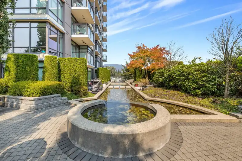1608 2789 SHAUGHNESSY STREET - photo 2 of 31