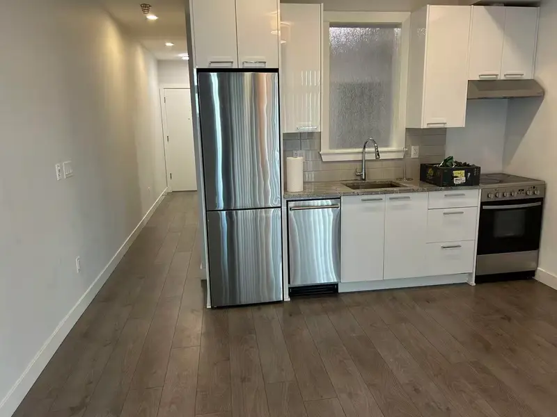 305 20686 EASTLEIGH CRESCENT - photo 2 of 7