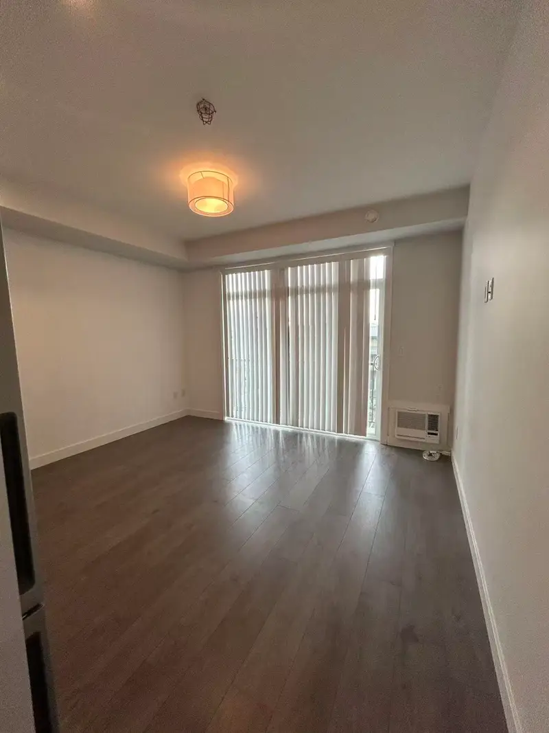 305 20686 EASTLEIGH CRESCENT - photo 3 of 7