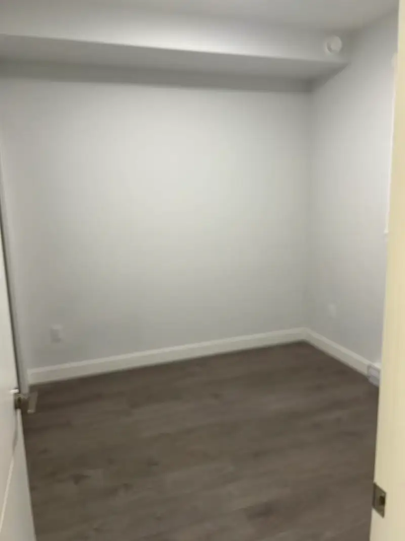 305 20686 EASTLEIGH CRESCENT - photo 4 of 7