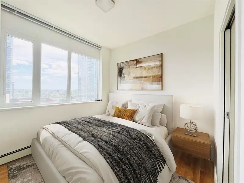 1506 1325 ROLSTON STREET - photo 4 of 31