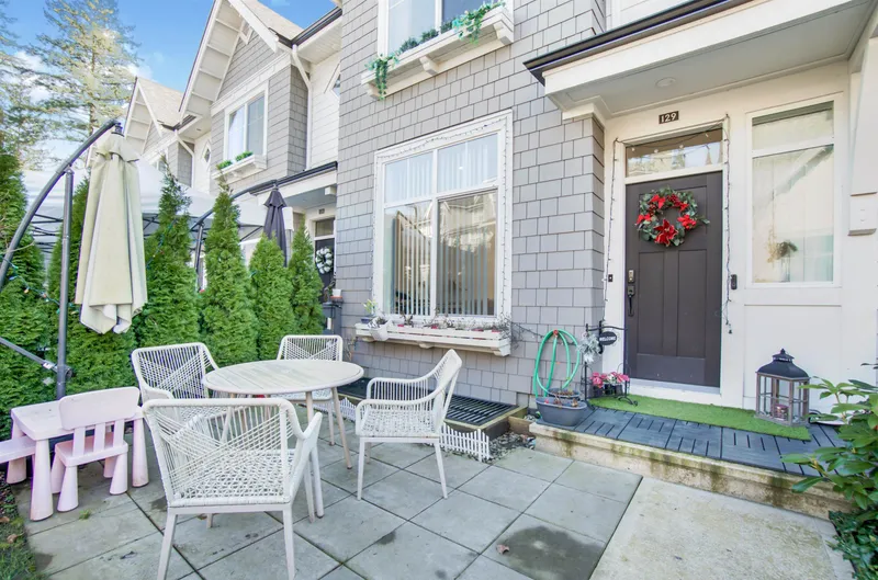 129 1331 OLMSTED STREET - photo 2 of 25