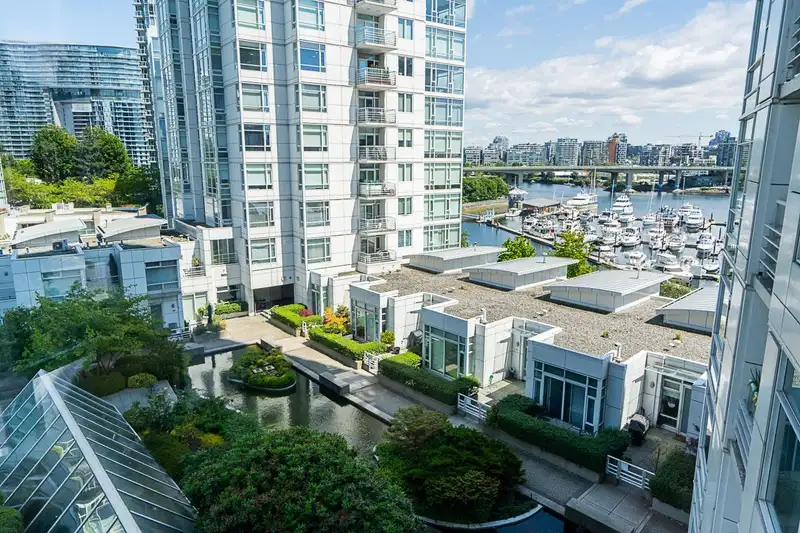 805 1199 MARINASIDE CRESCENT - photo 2 of 36
