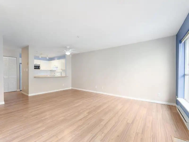 408 13727 74 AVENUE - photo 4 of 28