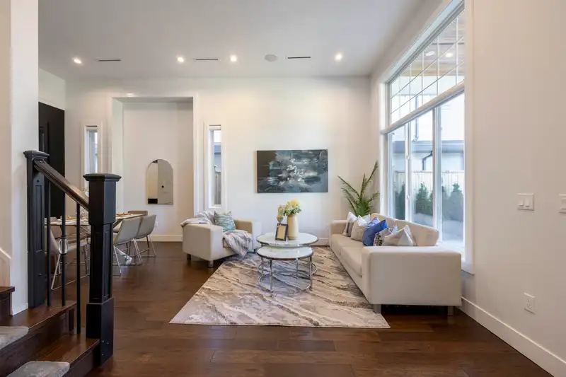 5724 16A AVENUE - photo 4 of 33
