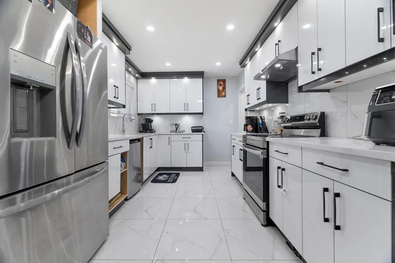 12957 98B AVENUE - photo 3 of 22