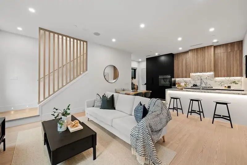 2 5034 GRANVILLE STREET - photo 1 of 40