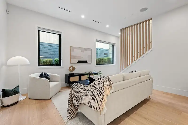 2 5034 GRANVILLE STREET - photo 2 of 40