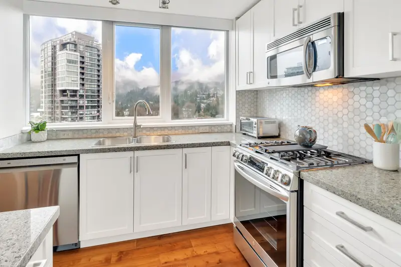 2108 660 NOOTKA WAY - photo 3 of 25