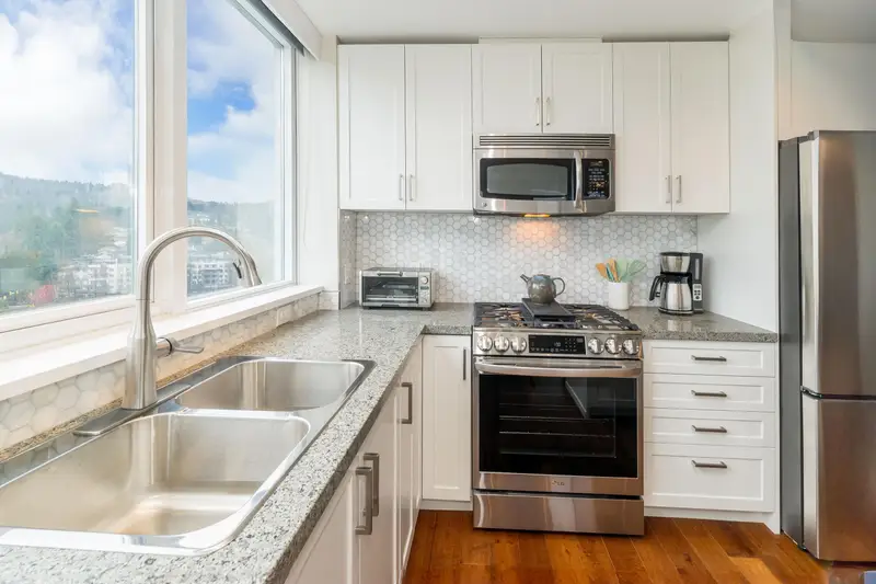 2108 660 NOOTKA WAY - photo 4 of 25