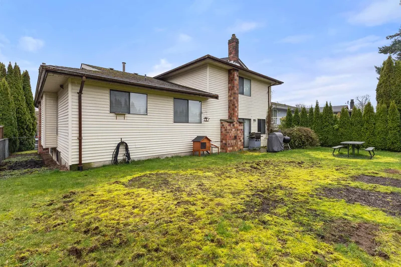 3778 NANAIMO CRESCENT - photo 4 of 25