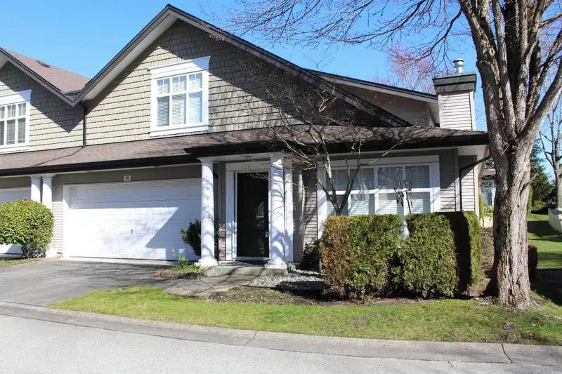 10 14877 33 AVENUE - photo 1 of 33