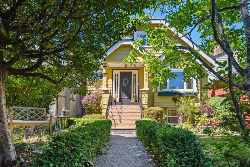 4533 W 8TH AVENUE - photo 2 of 19