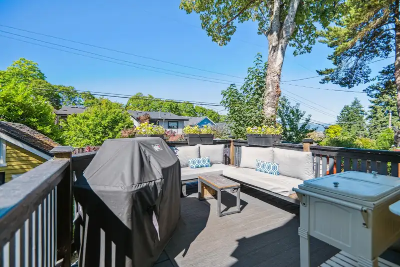4533 W 8TH AVENUE - photo 4 of 19