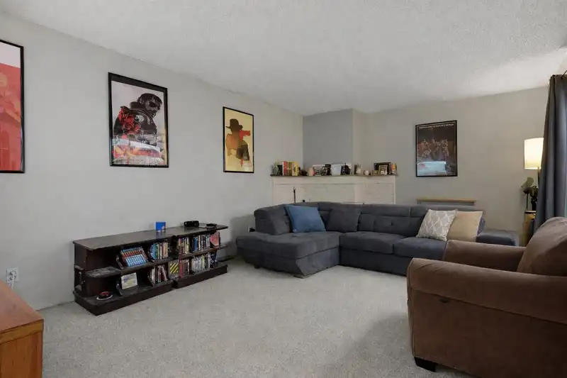 126 5421 10 AVENUE - photo 2 of 14