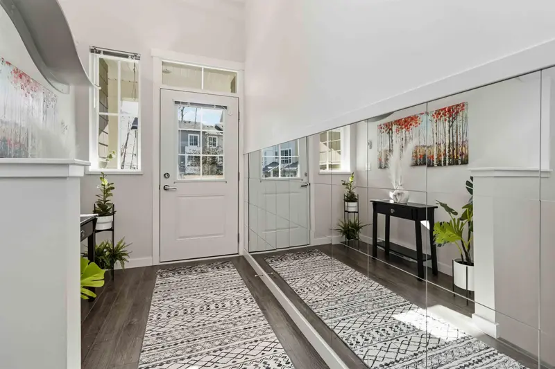 88 5551 ADMIRAL WAY - photo 4 of 25