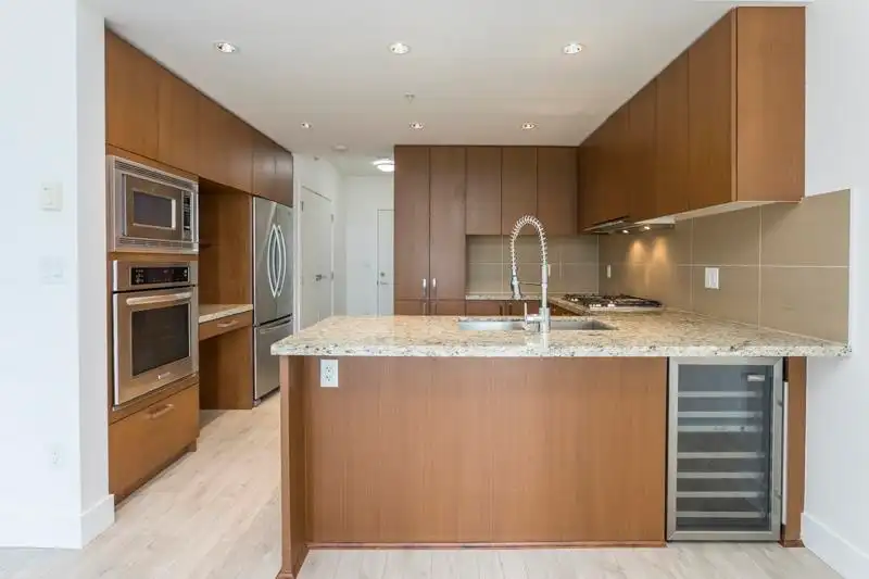 702 1155 THE HIGH STREET - photo 3 of 20