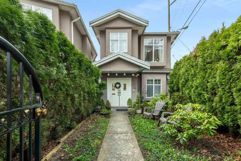4233 WELWYN STREET - photo 1 of 39