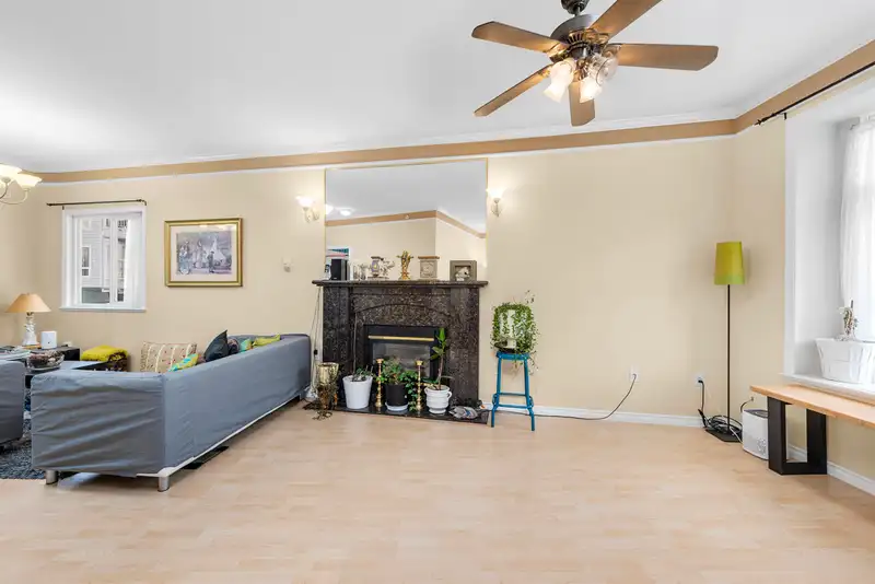 4233 WELWYN STREET - photo 3 of 39