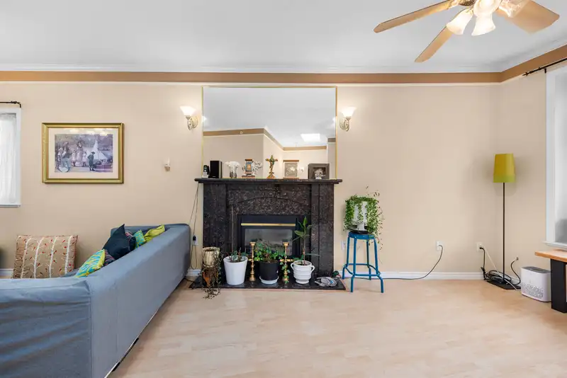 4233 WELWYN STREET - photo 4 of 39