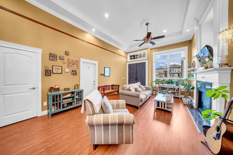 11430 81A AVENUE - photo 4 of 34