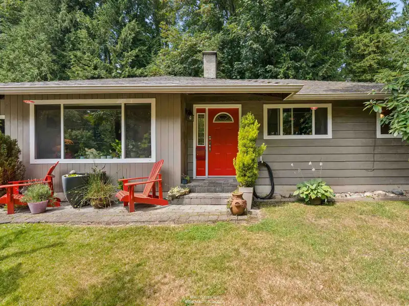1525 AVONLYNN CRESCENT - photo 1 of 25