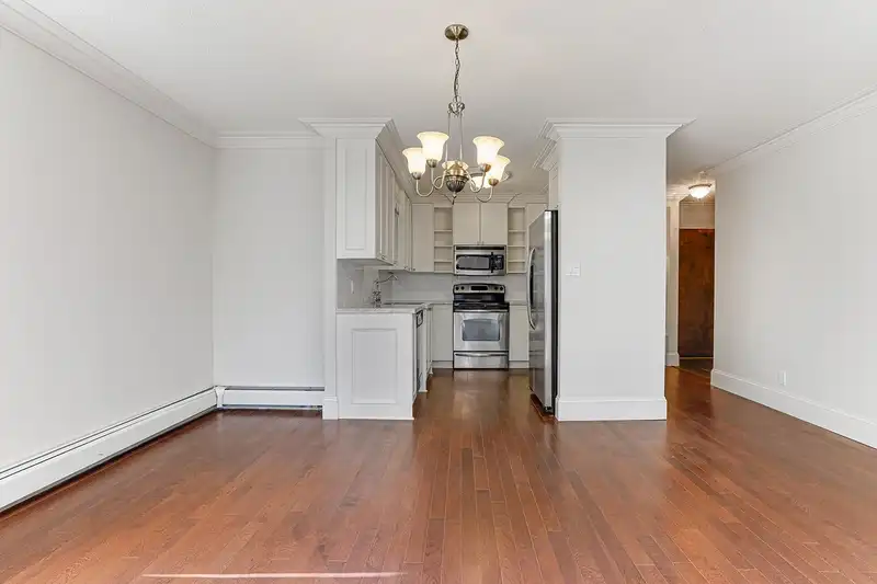 302 1442 FOSTER STREET - photo 4 of 32