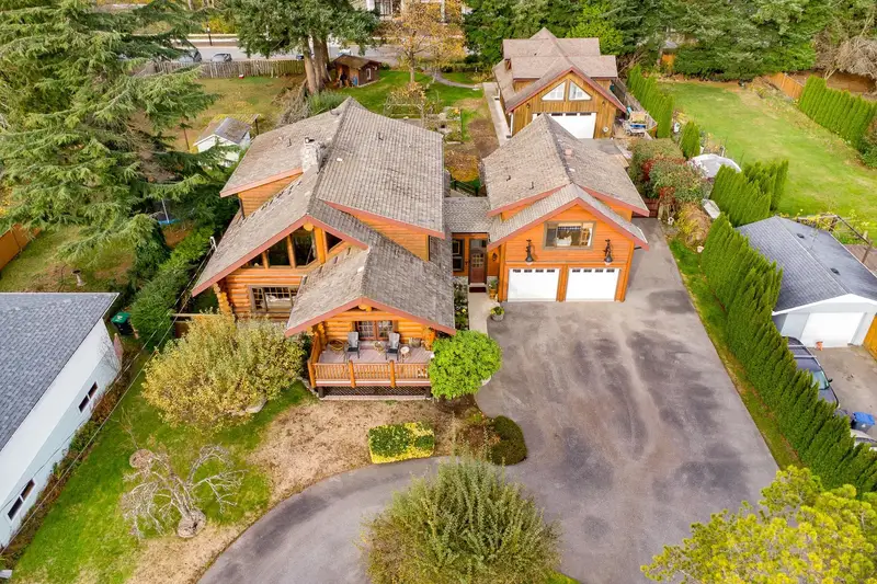 16937 0 AVENUE - photo 2 of 25