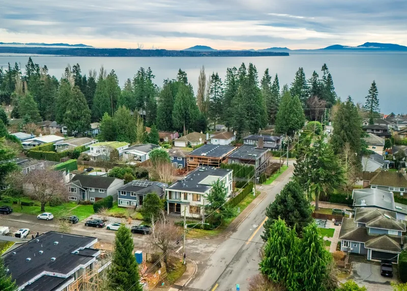 13600 BLACKBURN AVENUE - photo 3 of 25