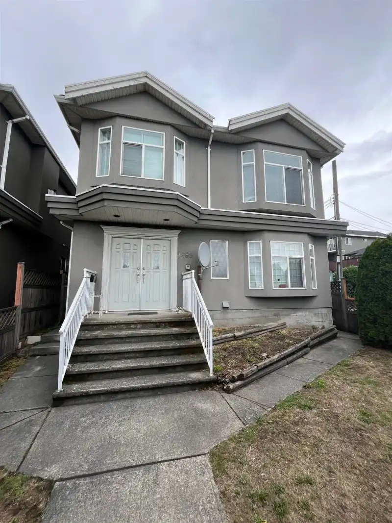 1689 SE MARINE DRIVE - photo 1 of 4