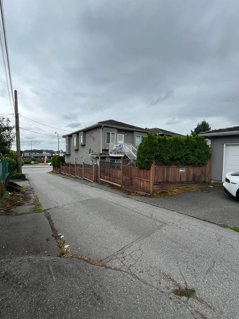 1689 SE MARINE DRIVE - photo 3 of 4