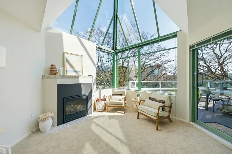 205 565 17TH STREET - photo 1 of 25