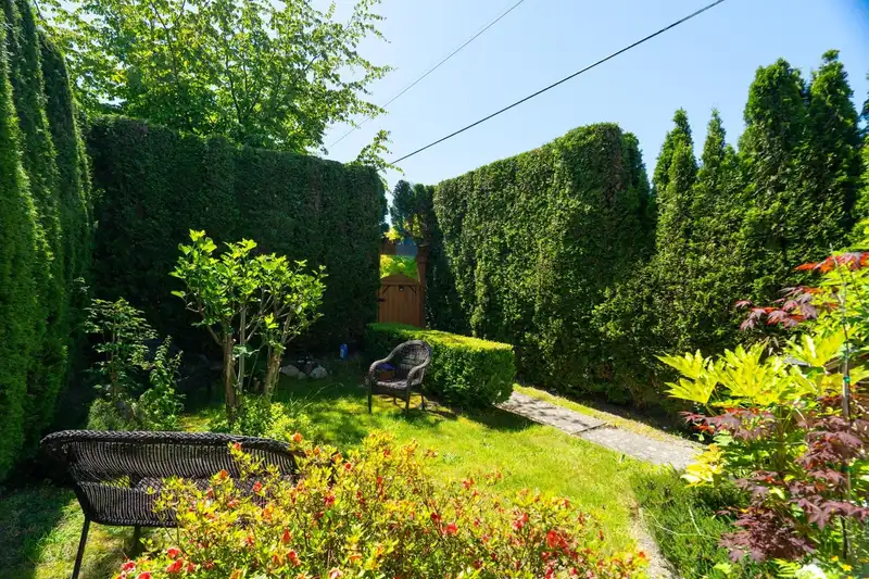 219 E 38TH AVENUE - photo 2 of 36