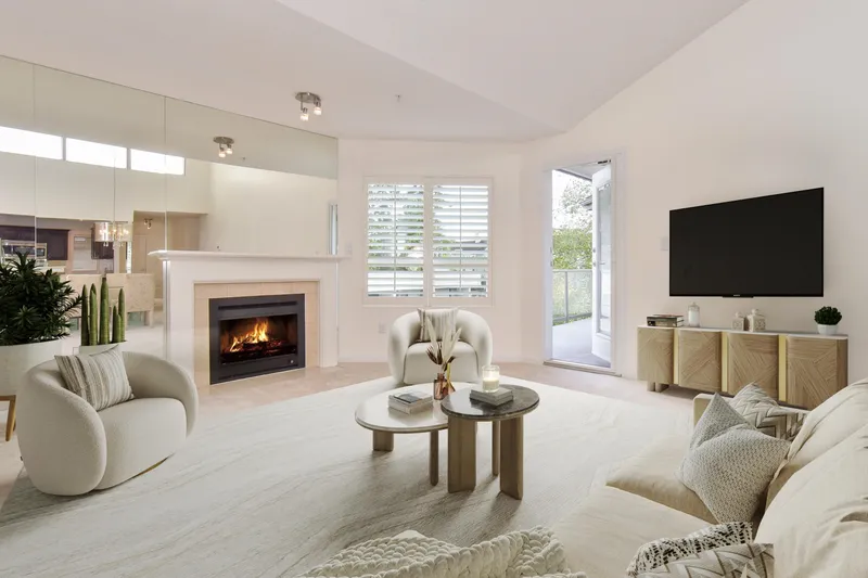 303 15255 18 AVENUE - photo 1 of 10