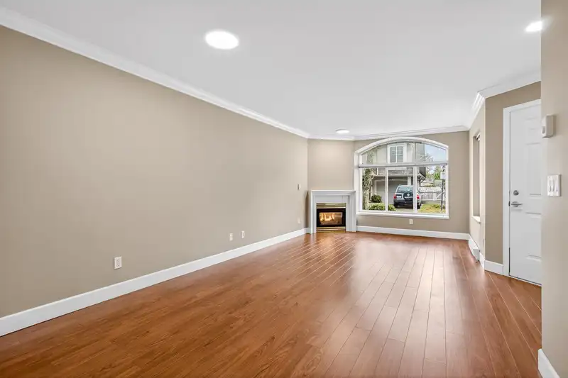 12 23085 118 AVENUE - photo 2 of 38