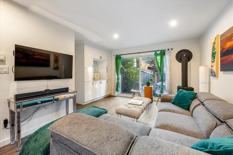 17 1470 LAUREL STREET - photo 4 of 25