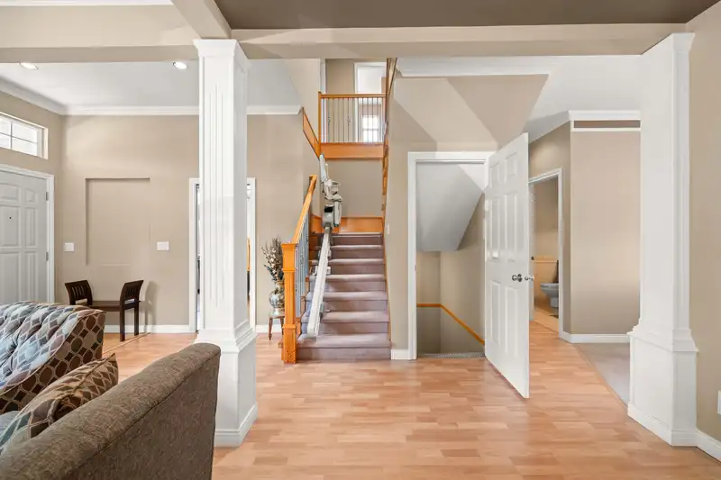 16527 63B AVENUE - photo 4 of 40