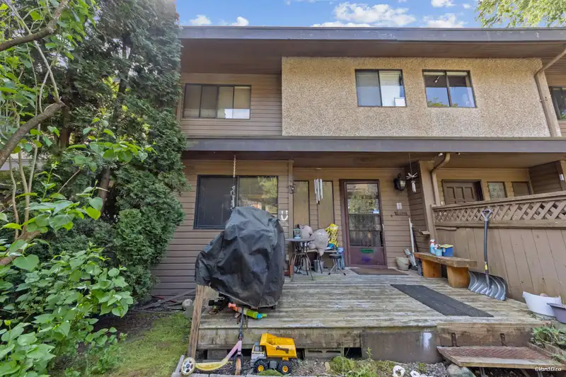 6884 BROMLEY COURT - photo 2 of 20