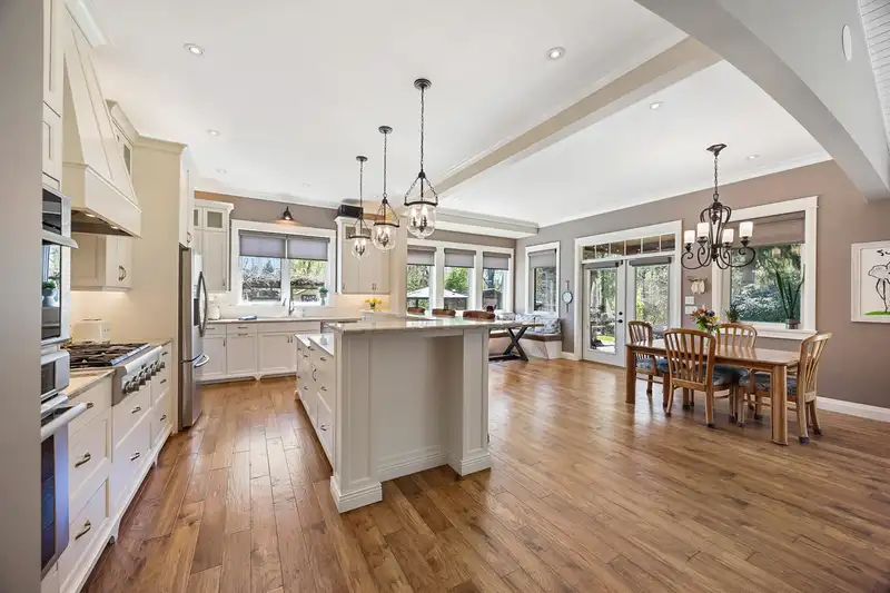 4543 SADDLEHORN CRESCENT - photo 4 of 40