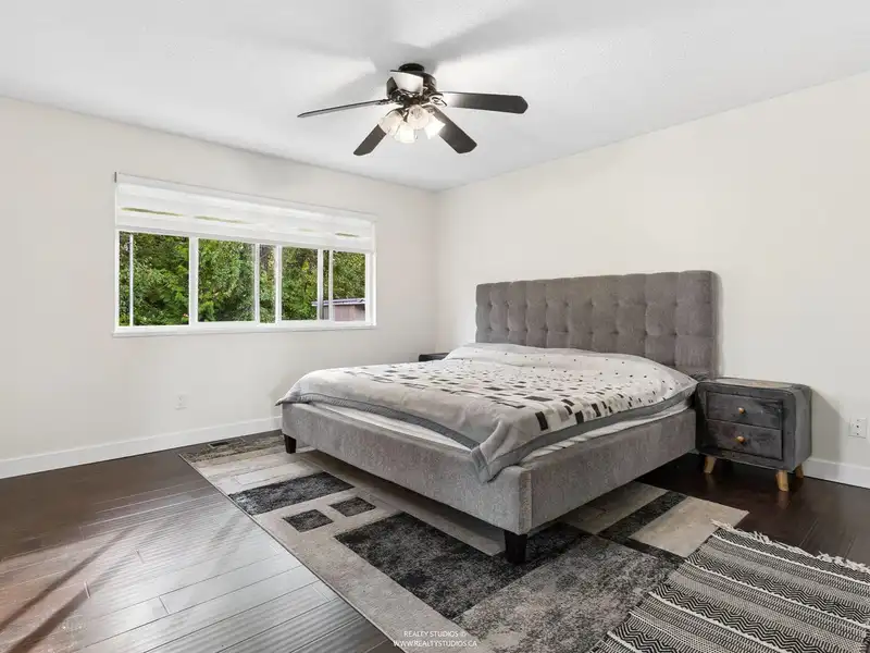 11411 WELLINGTON CRESCENT - photo 2 of 37