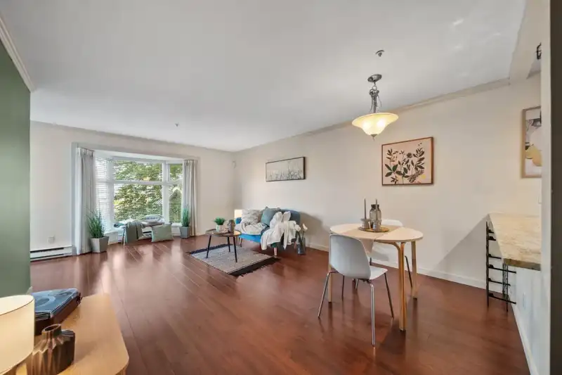 305 526 THIRTEENTH STREET - photo 1 of 26