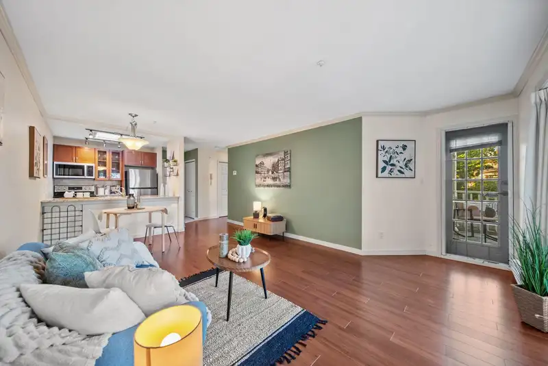 305 526 THIRTEENTH STREET - photo 2 of 26