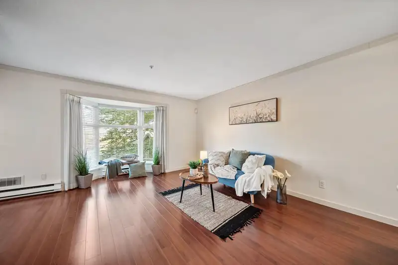 305 526 THIRTEENTH STREET - photo 3 of 26