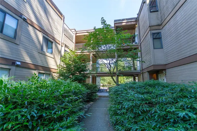 203 9147 SATURNA DRIVE - photo 2 of 22