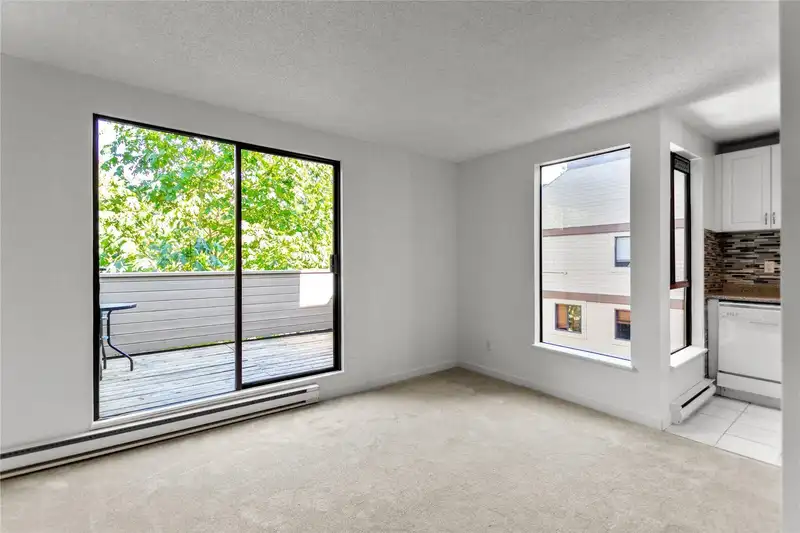 203 9147 SATURNA DRIVE - photo 4 of 22