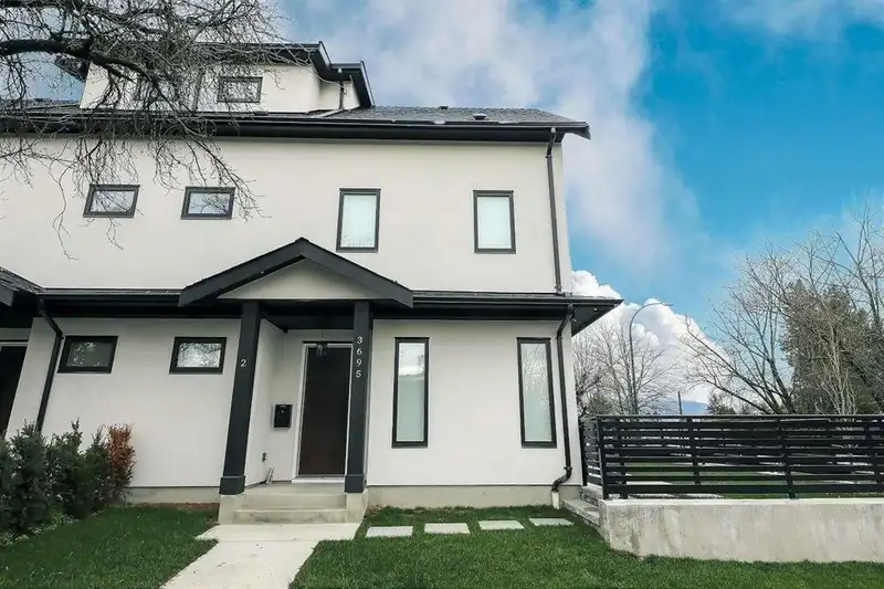 2 3695 E 26 AVENUE - photo 2 of 34