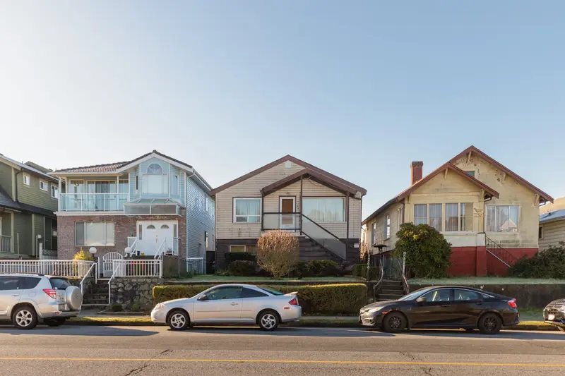 1266 E KING EDWARD AVENUE - photo 1 of 16