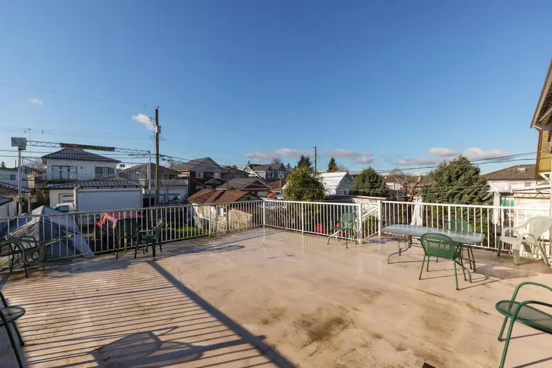 1266 E KING EDWARD AVENUE - photo 4 of 16