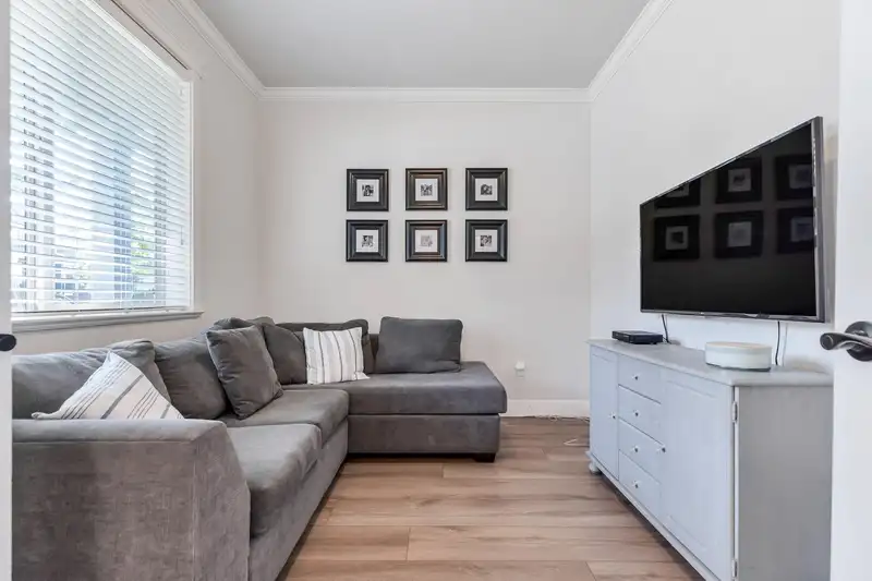 10571 ROBERTSON STREET - photo 4 of 40