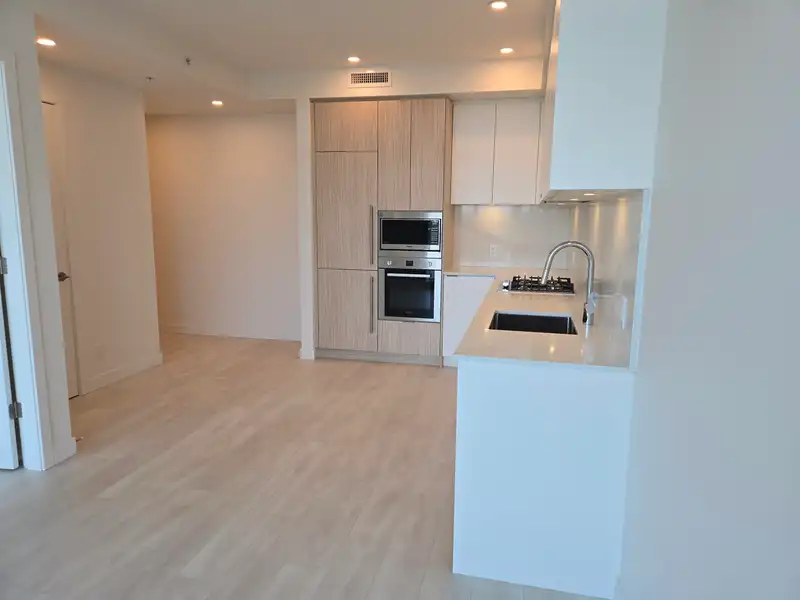 2801 537 COTTONWOOD AVENUE - photo 4 of 10